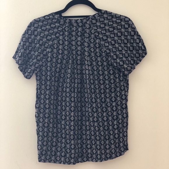 SS V-Neck Old Navy Top - Picture 2 of 3